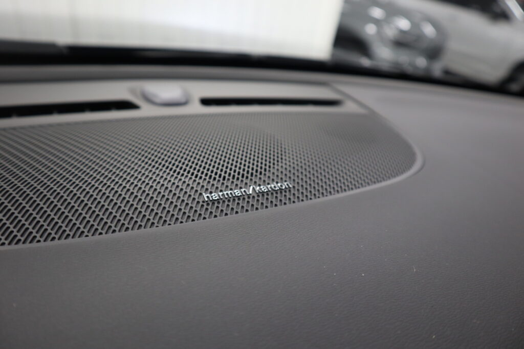 Volvo EX40, image 15