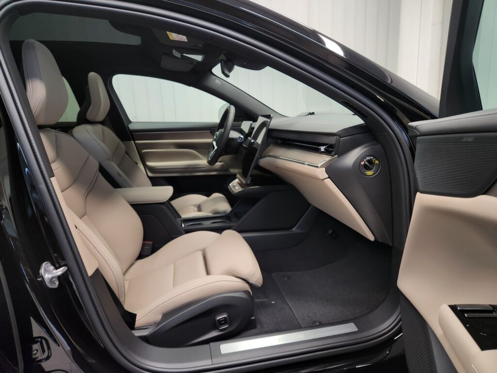 Volvo ES90, image 12