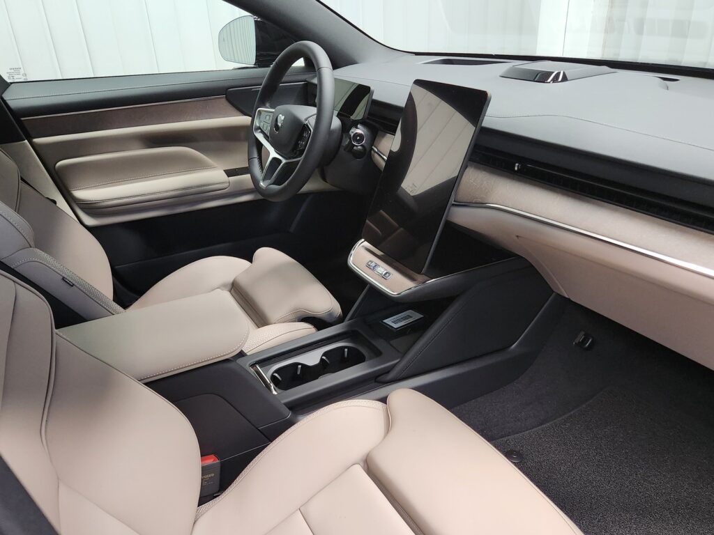 Volvo ES90, image 13