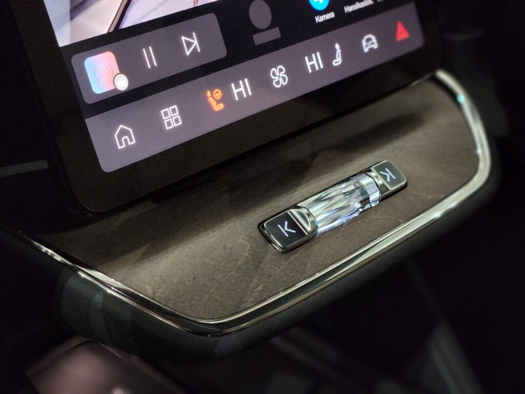 Volvo ES90, image 17