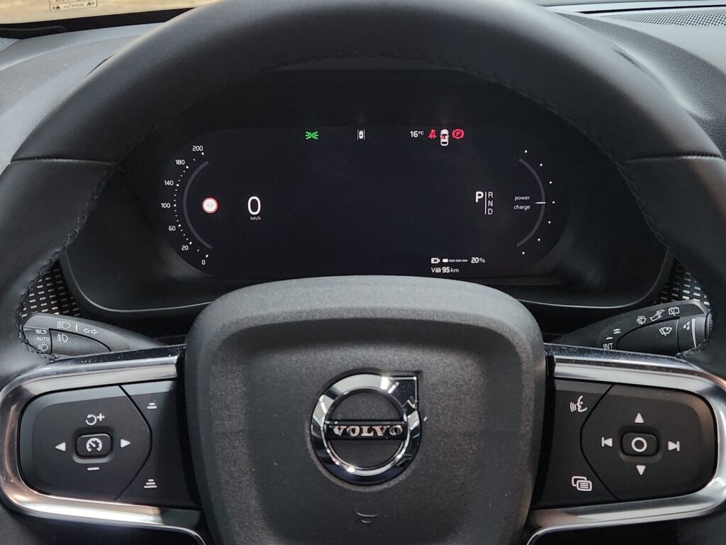 Volvo EX40, image 13