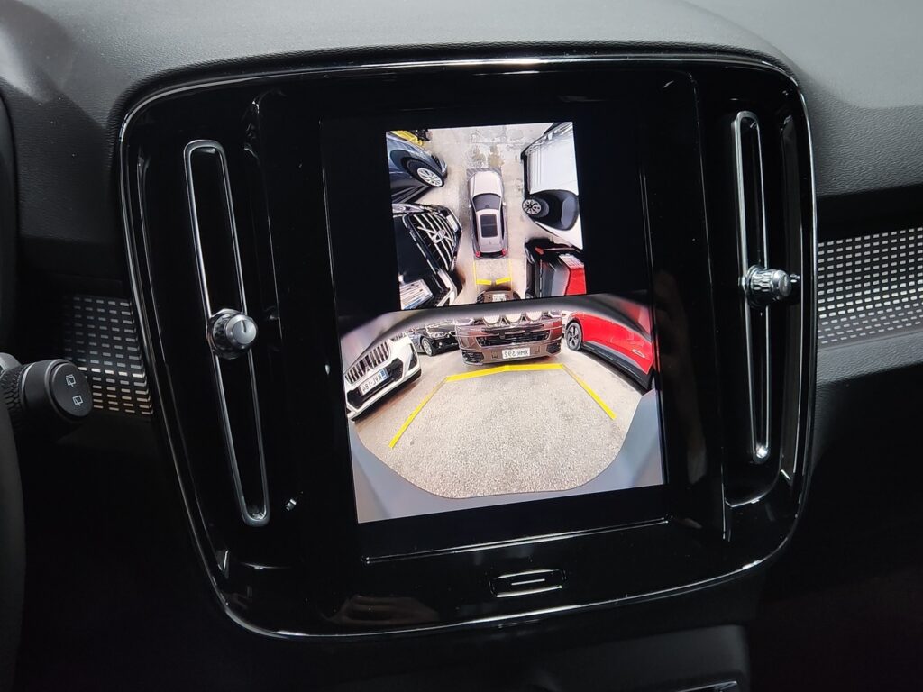 Volvo EX40, image 14