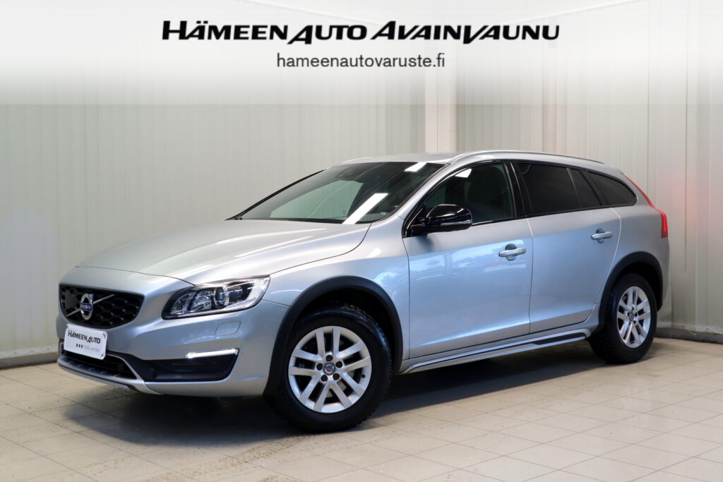 Volvo V60 Cross Country, image 1