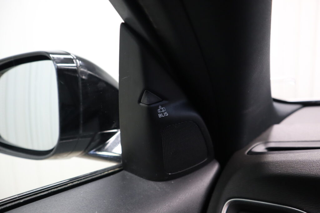 Volvo V60 Cross Country, image 10