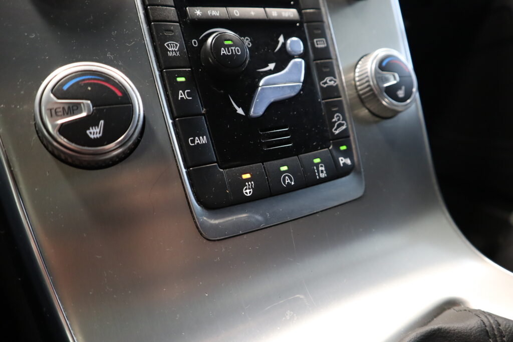 Volvo V60 Cross Country, image 11