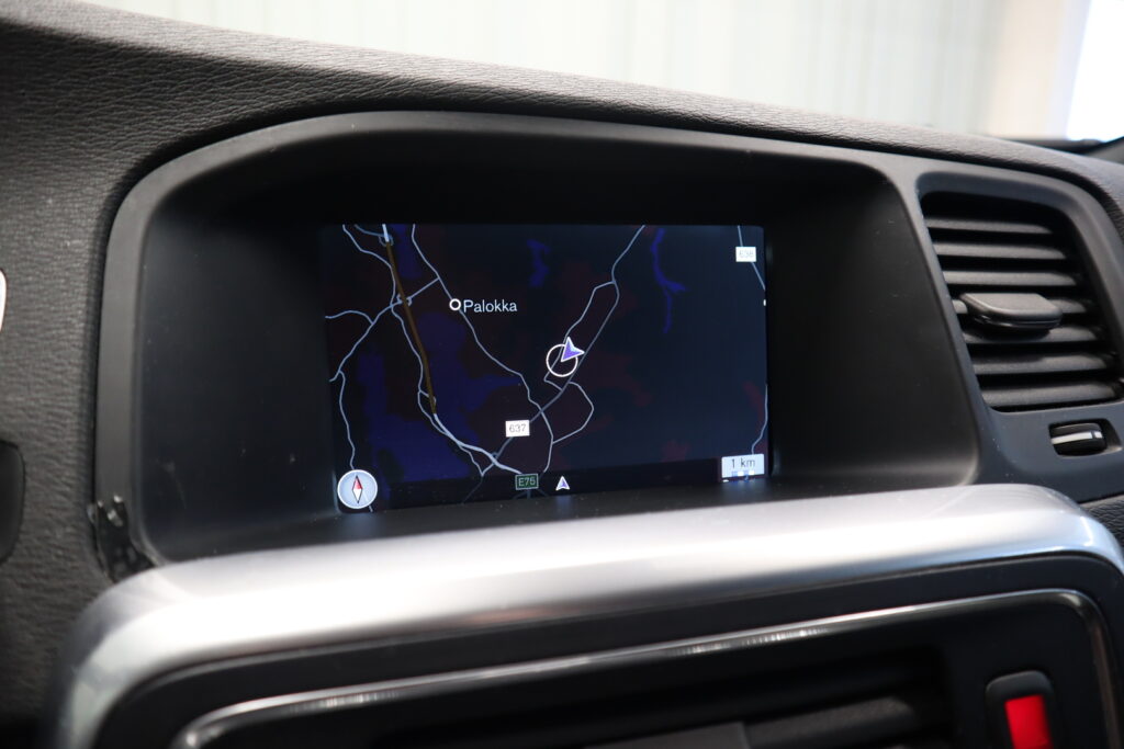 Volvo V60 Cross Country, image 12