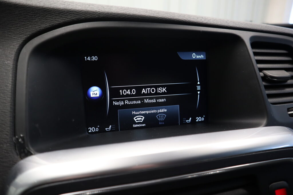 Volvo V60 Cross Country, image 14