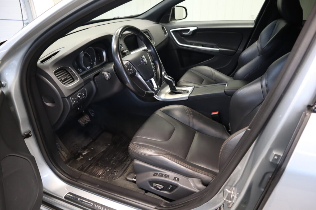 Volvo V60 Cross Country, image 4