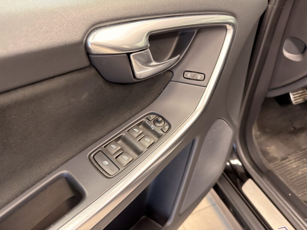 Volvo XC60, image 22