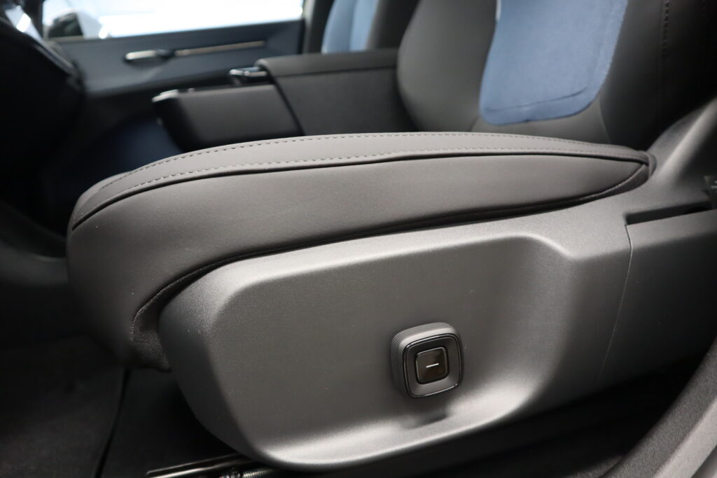 Volvo EX30, image 12