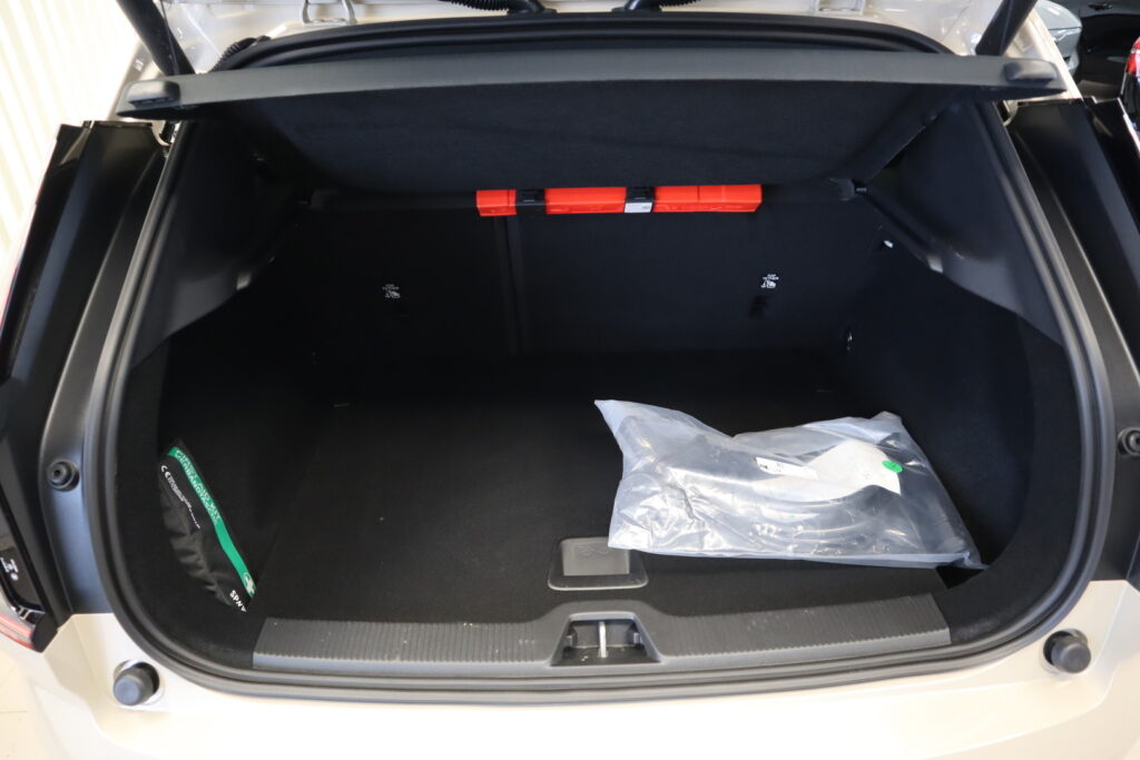 Volvo EX30, image 19