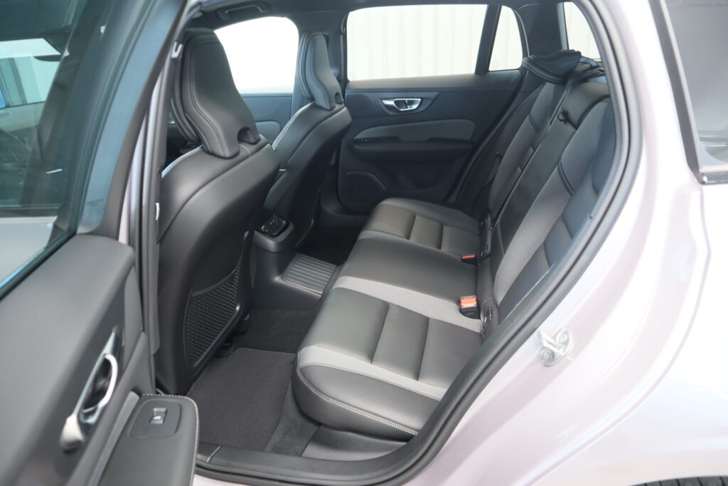 Volvo V60, image 12