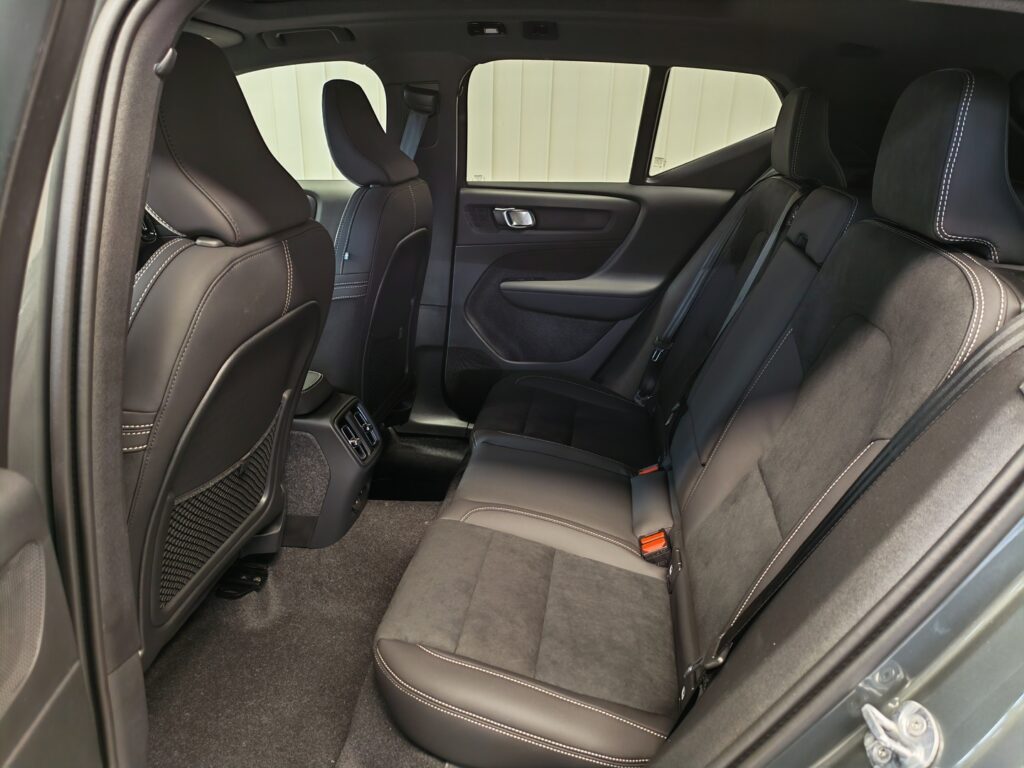 Volvo EX40, image 12