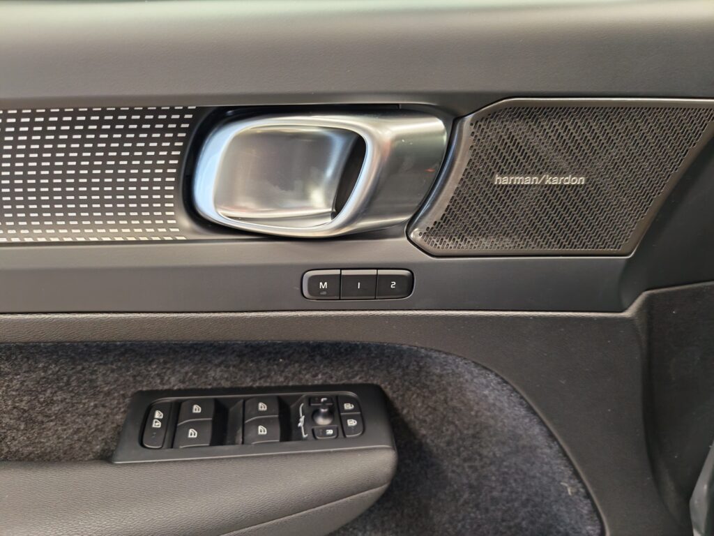 Volvo EX40, image 14