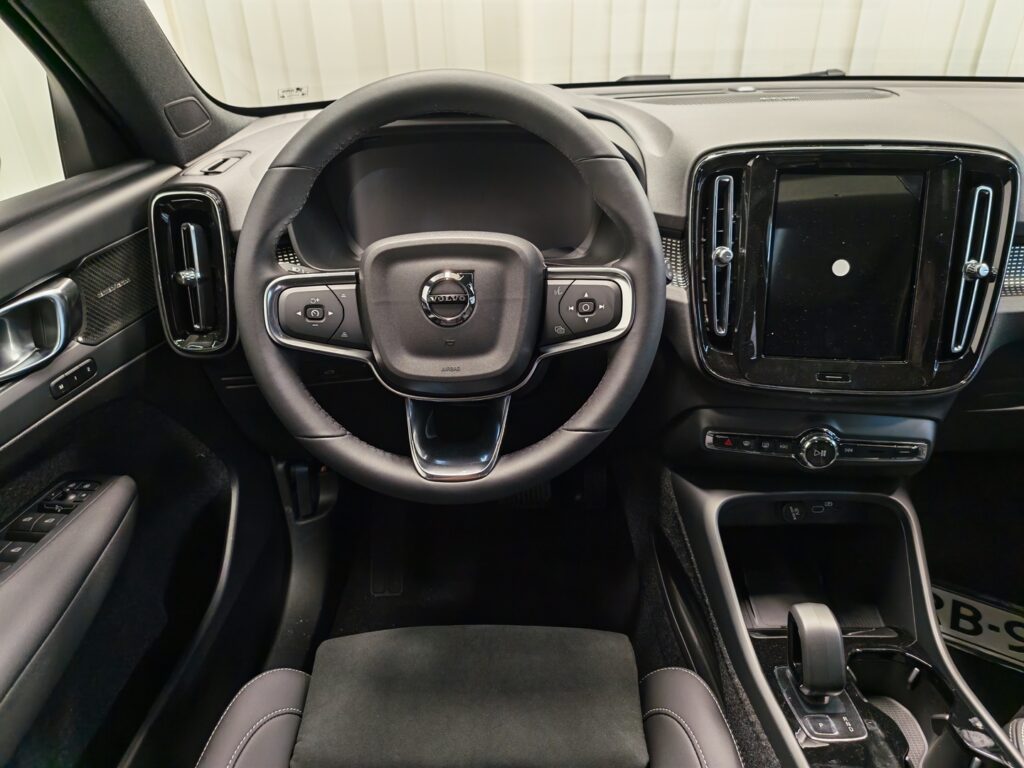 Volvo EX40, image 8