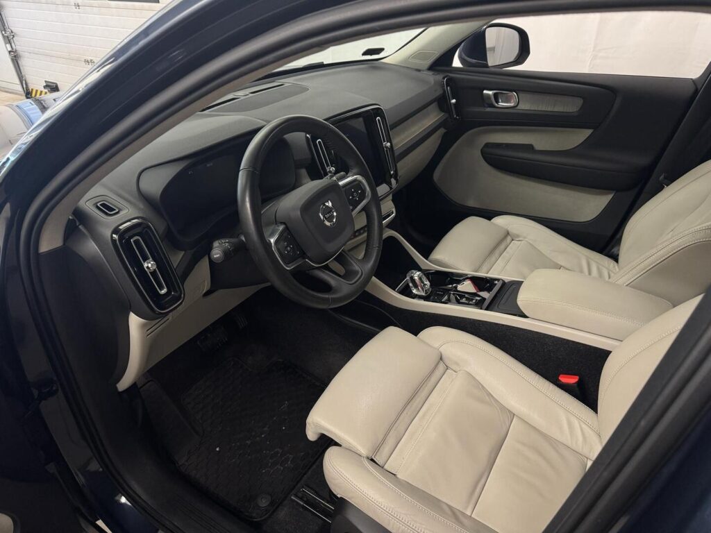 Volvo XC40, image 3
