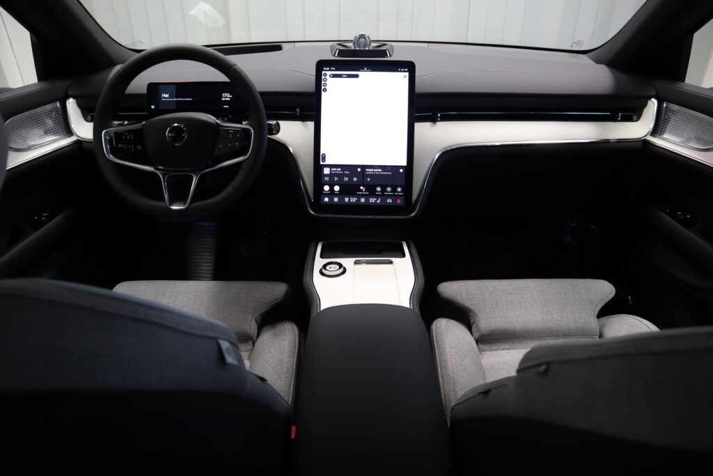Volvo EX90, image 11