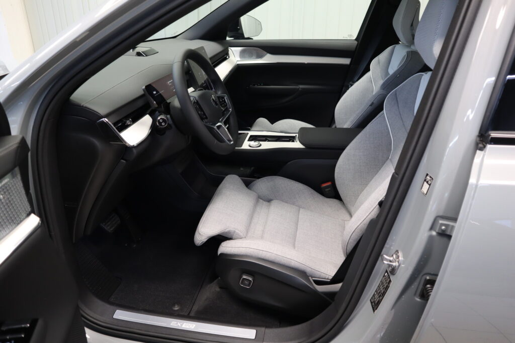Volvo EX90, image 8