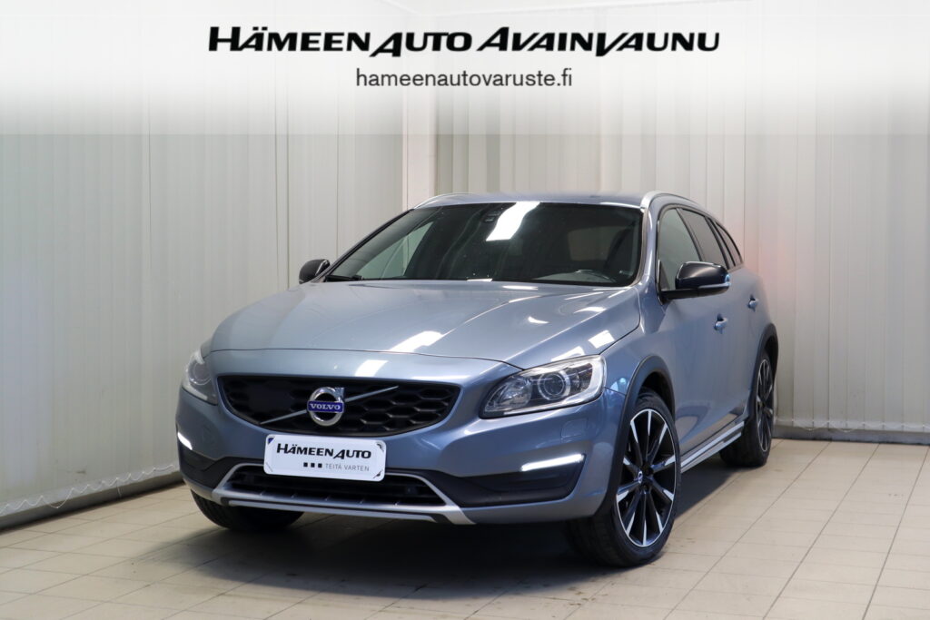 Volvo V60 Cross Country, image 1