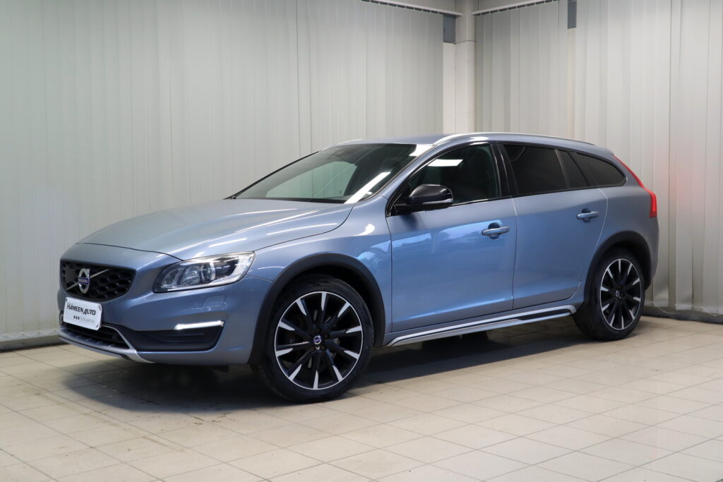 Volvo V60 Cross Country, image 2