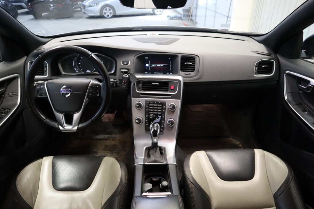 Volvo V60 Cross Country, image 5