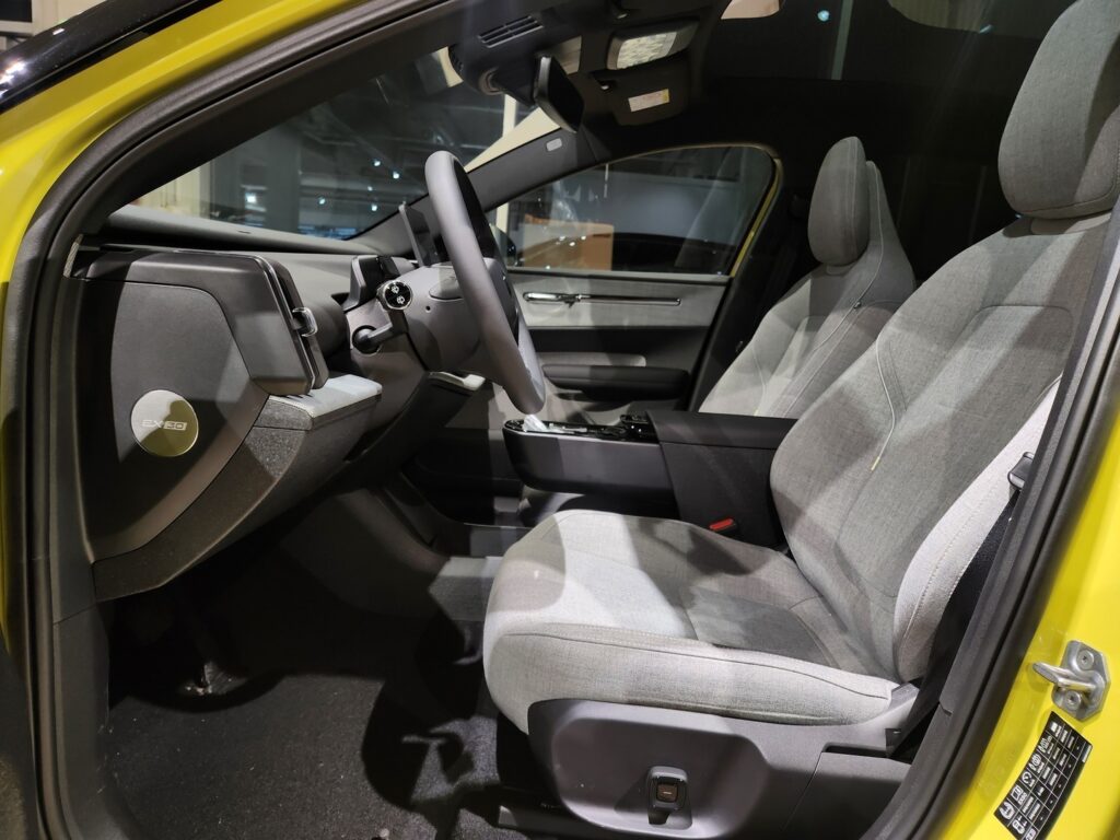 Volvo EX30, image 10