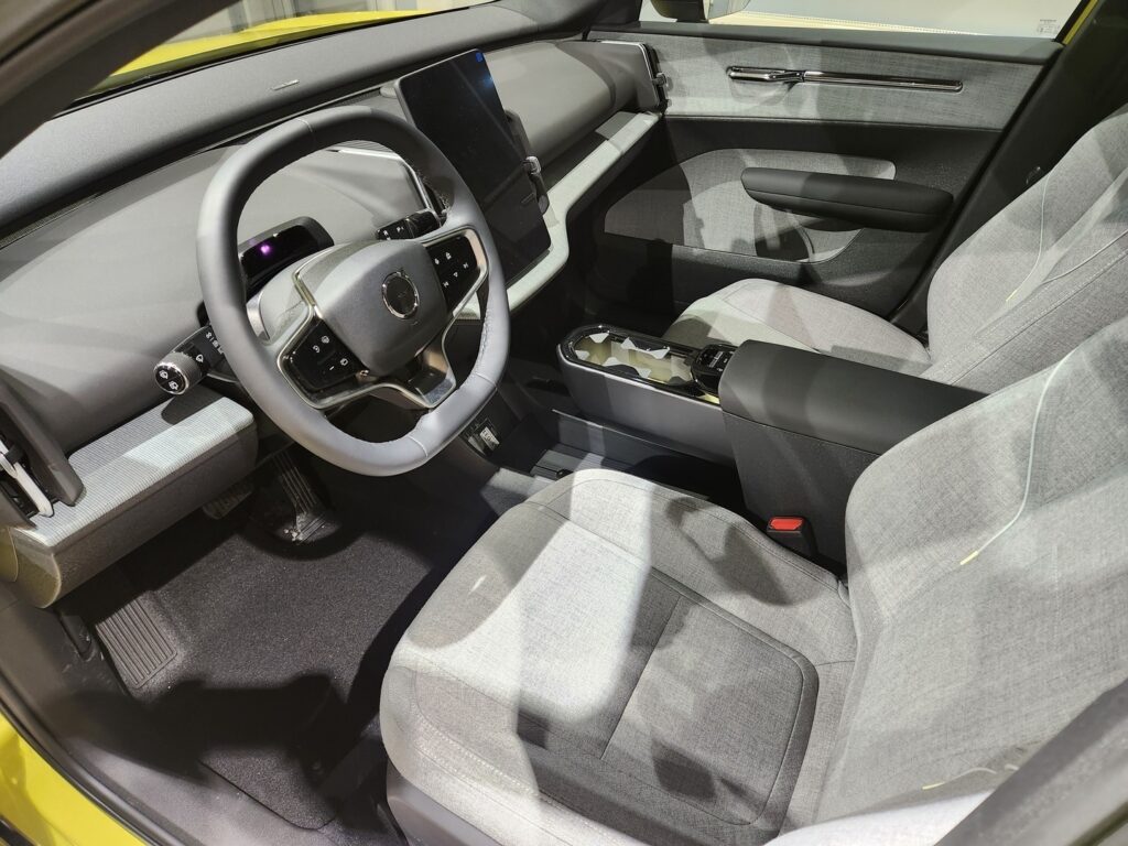 Volvo EX30, image 11