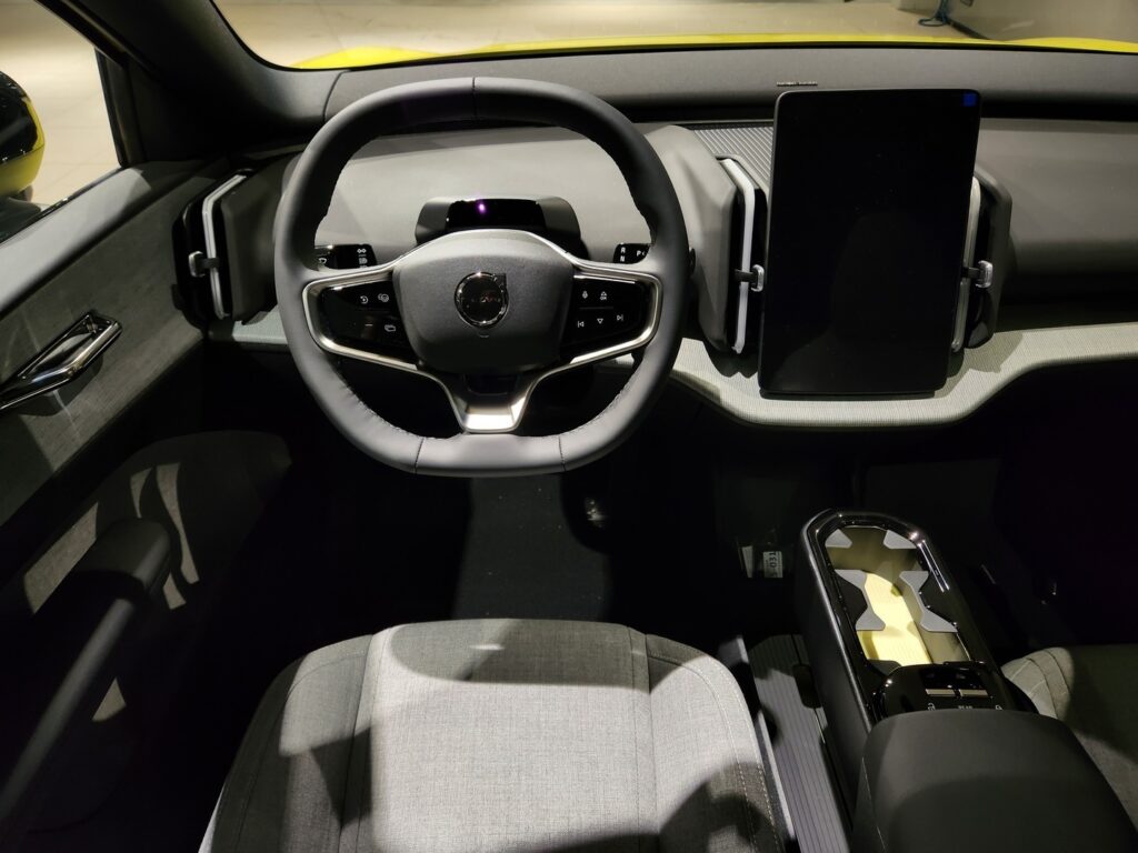 Volvo EX30, image 12