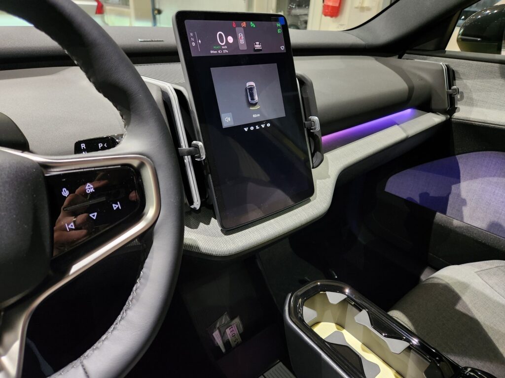 Volvo EX30, image 17