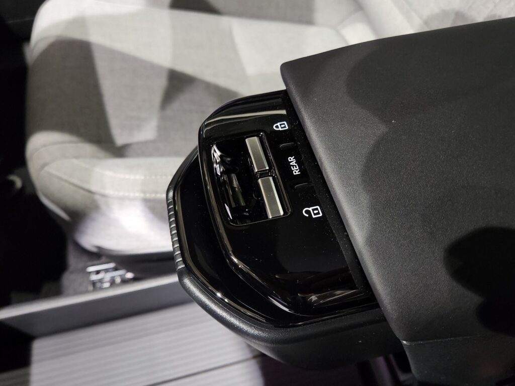 Volvo EX30, image 23