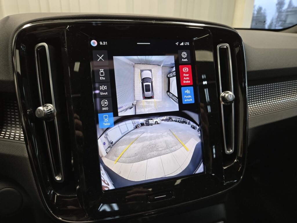 Volvo EX40, image 14