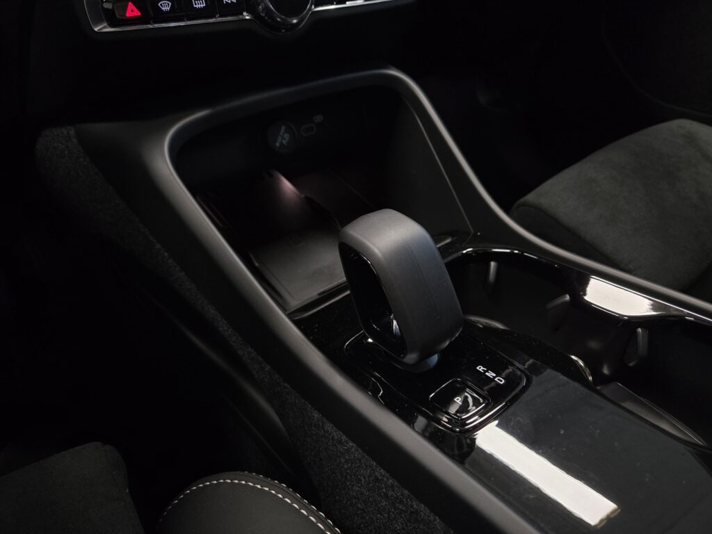 Volvo EX40, image 15