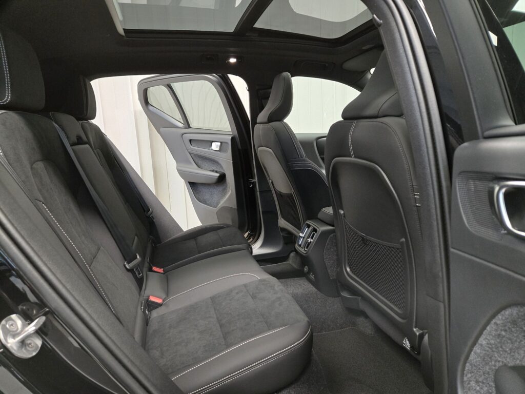 Volvo EX40, image 9