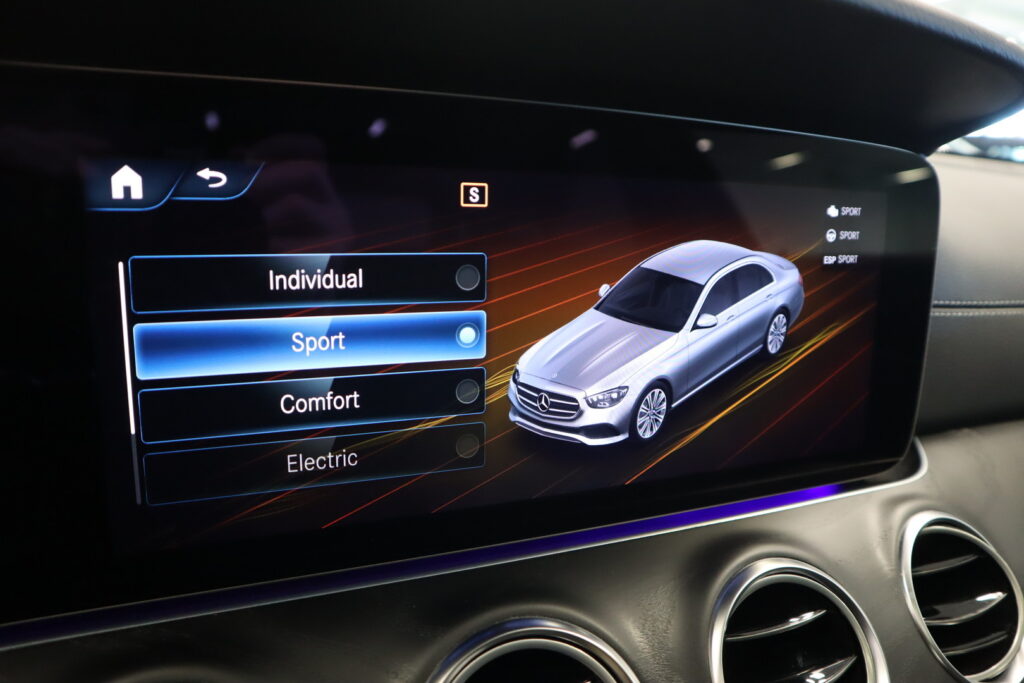 Mercedes-Benz E, image 18
