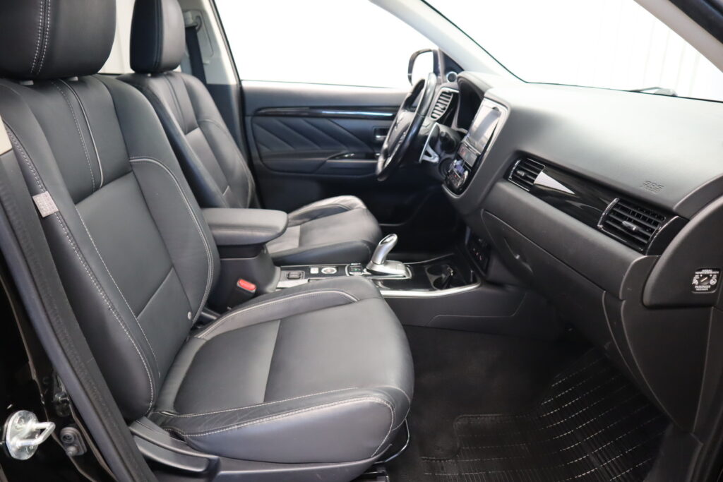 Mitsubishi Outlander PHEV, image 10