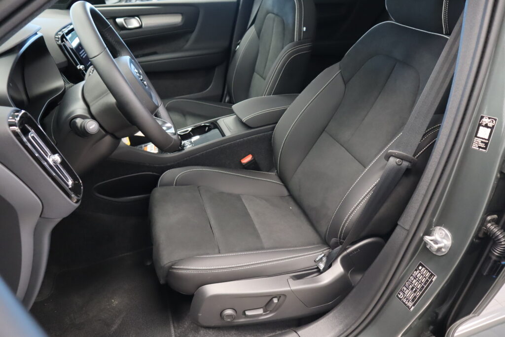 Volvo EX40, image 10