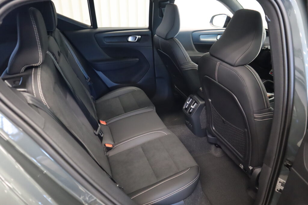 Volvo EX40, image 12