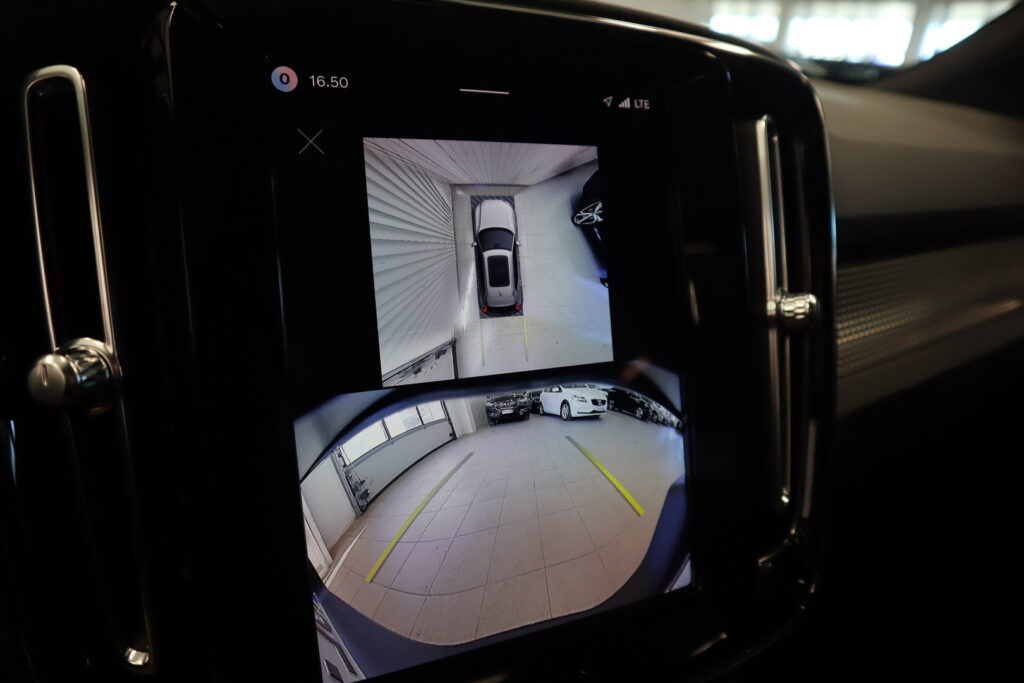 Volvo EX40, image 14