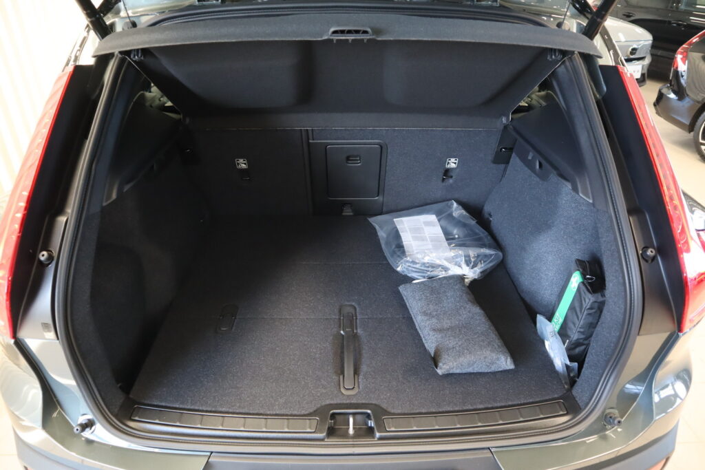 Volvo EX40, image 19