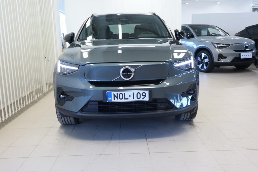 Volvo EX40, image 2