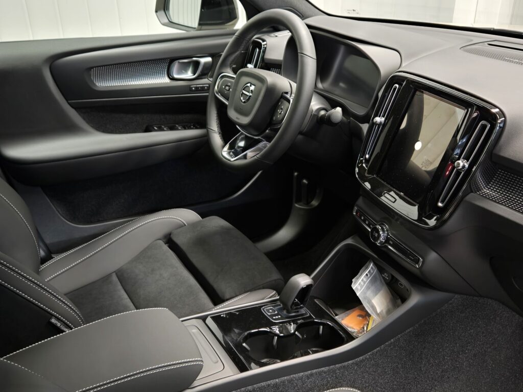 Volvo EC40, image 11