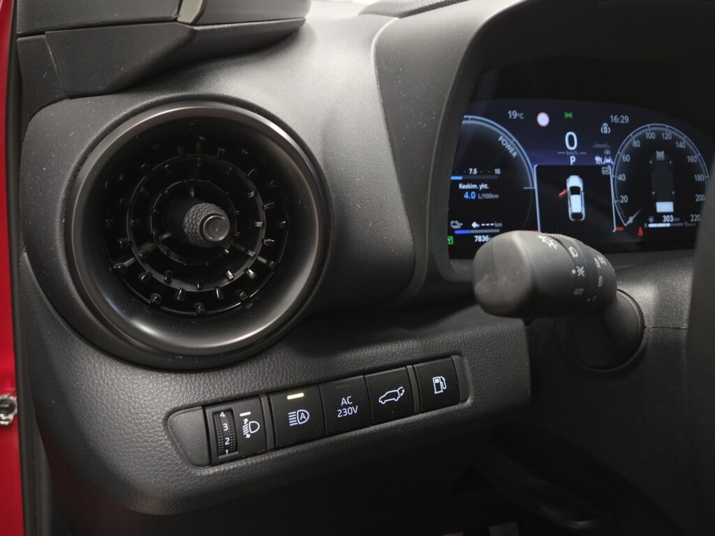 Toyota C-HR, image 11