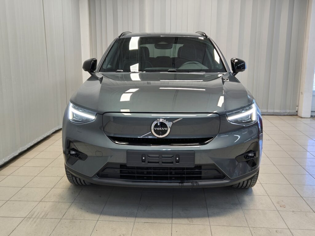 Volvo EX40, image 3
