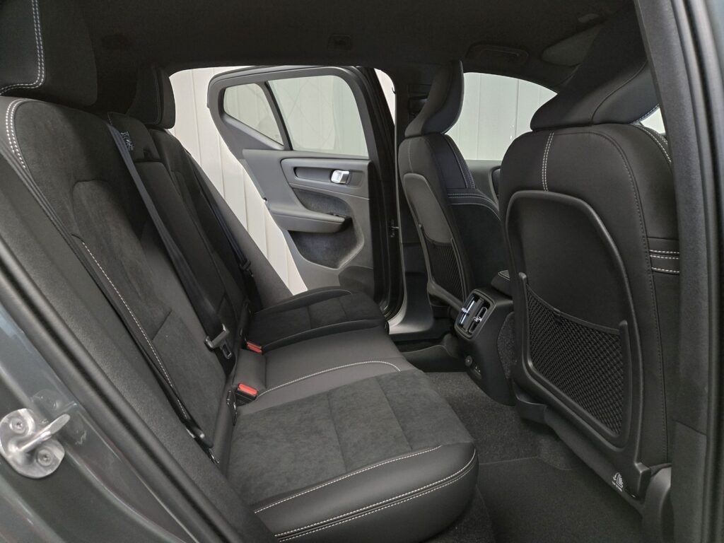 Volvo EX40, image 8