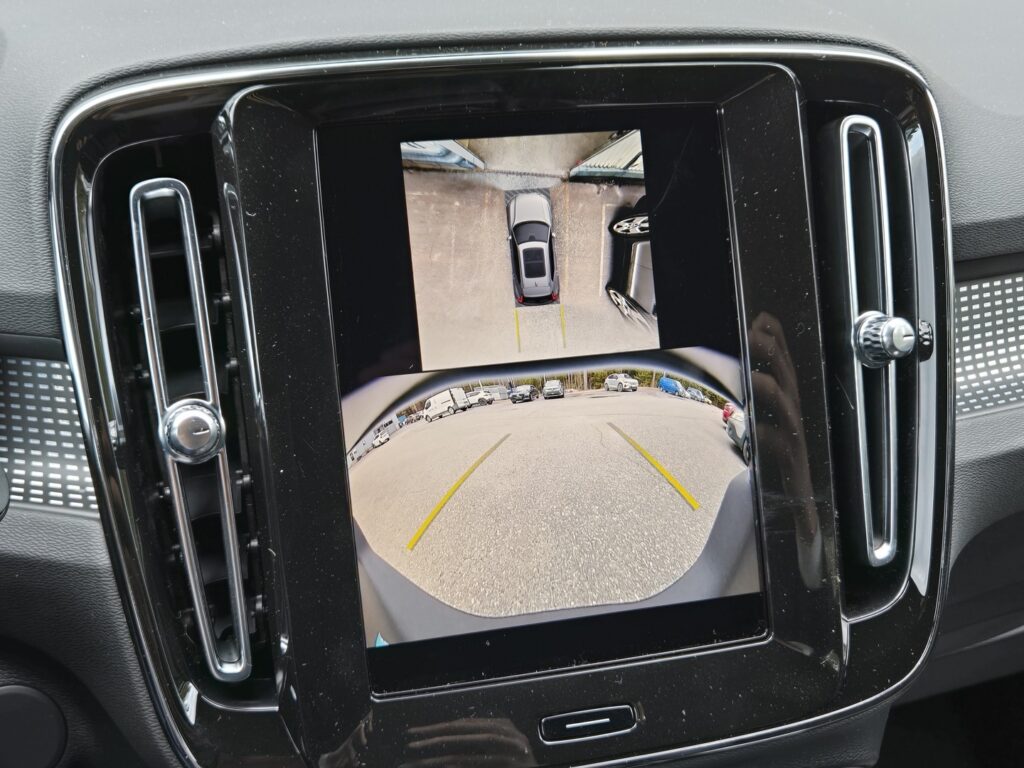 Volvo EX40, image 12