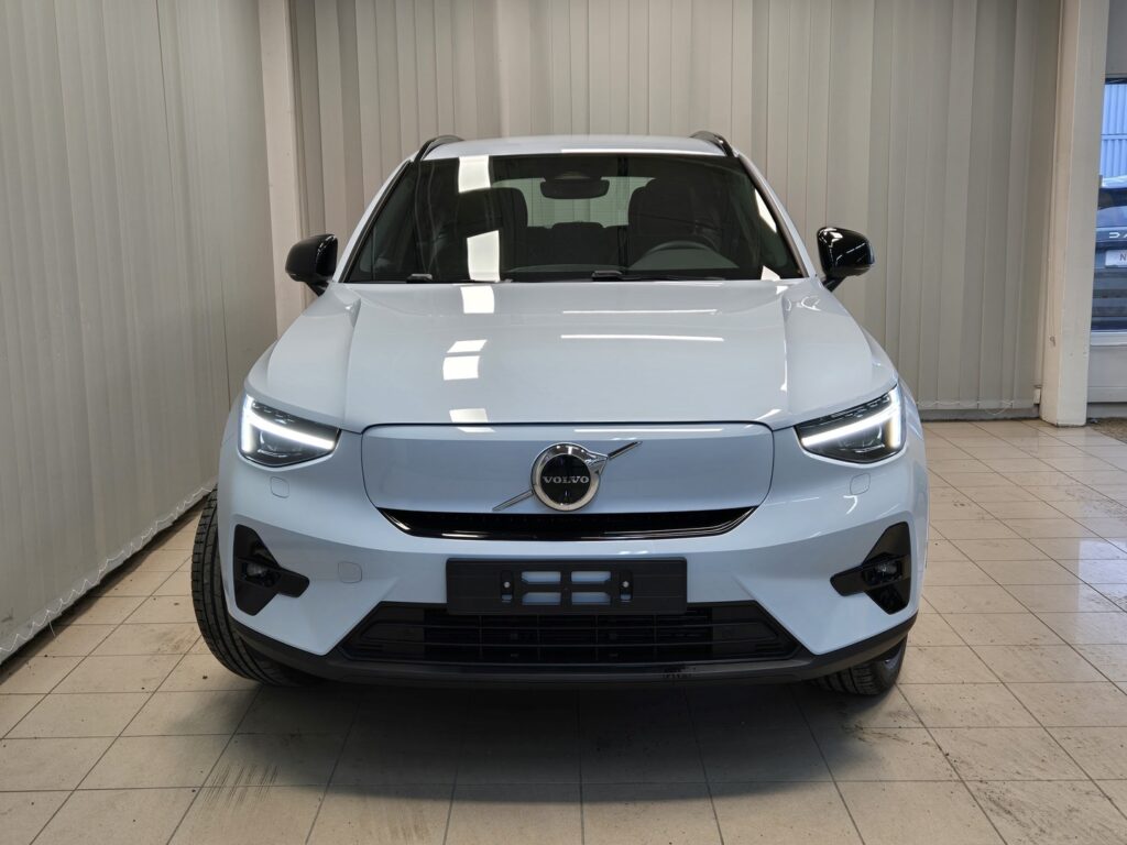 Volvo EX40, image 3