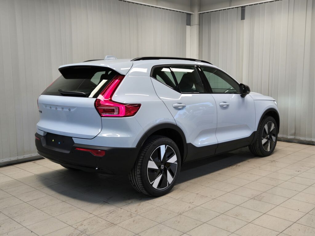 Volvo EX40, image 5