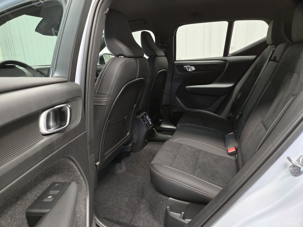 Volvo EX40, image 7