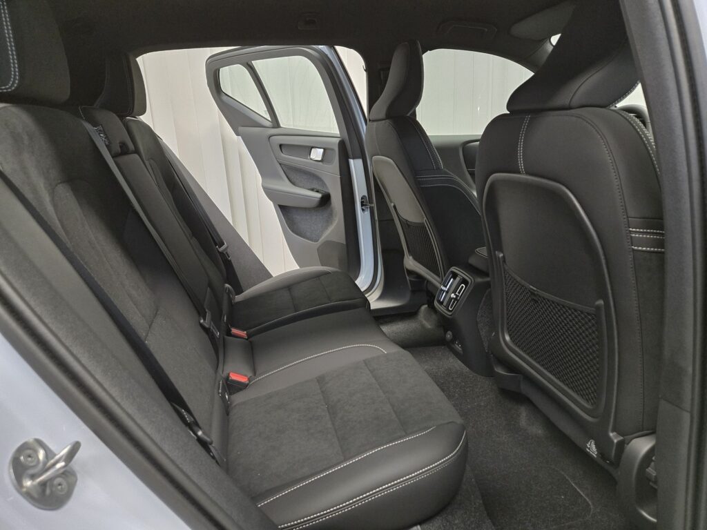 Volvo EX40, image 8
