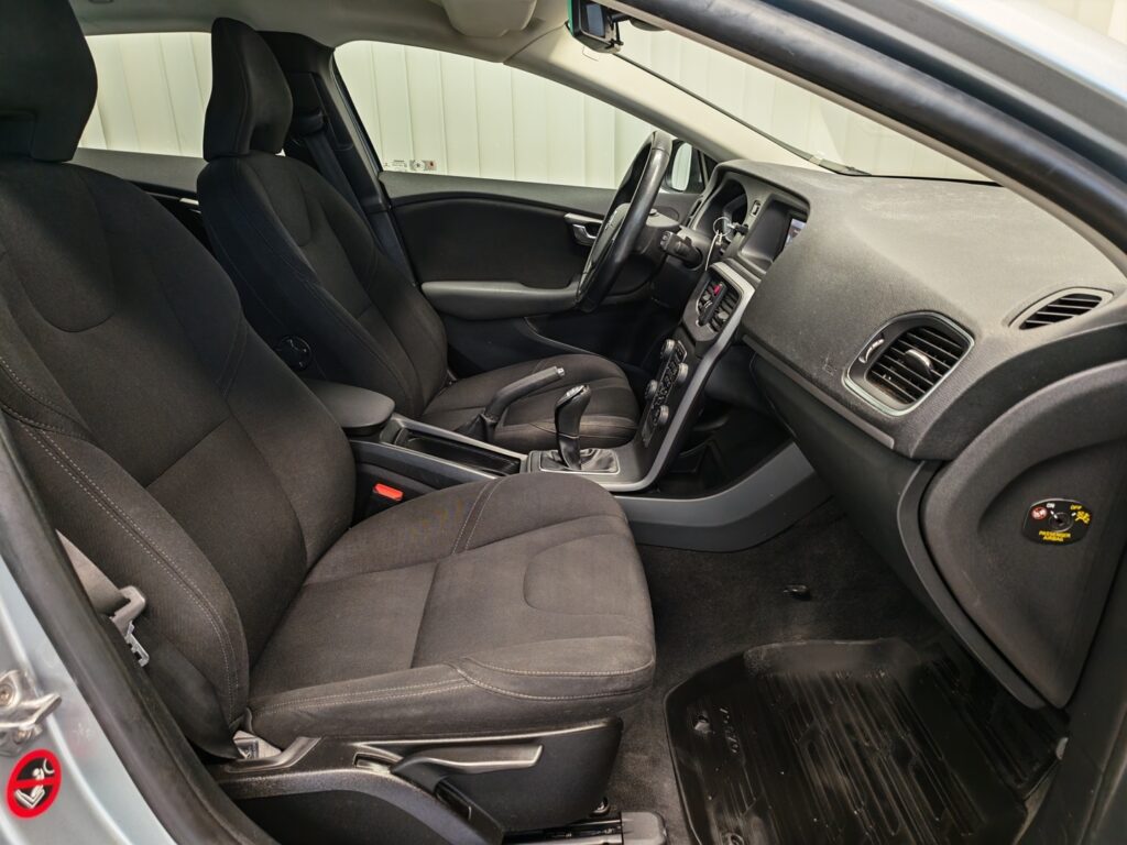 Volvo V40, image 10